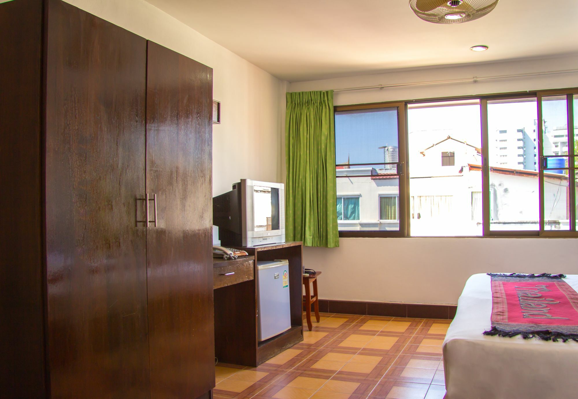 Sanuk Sabai Hotel 2*