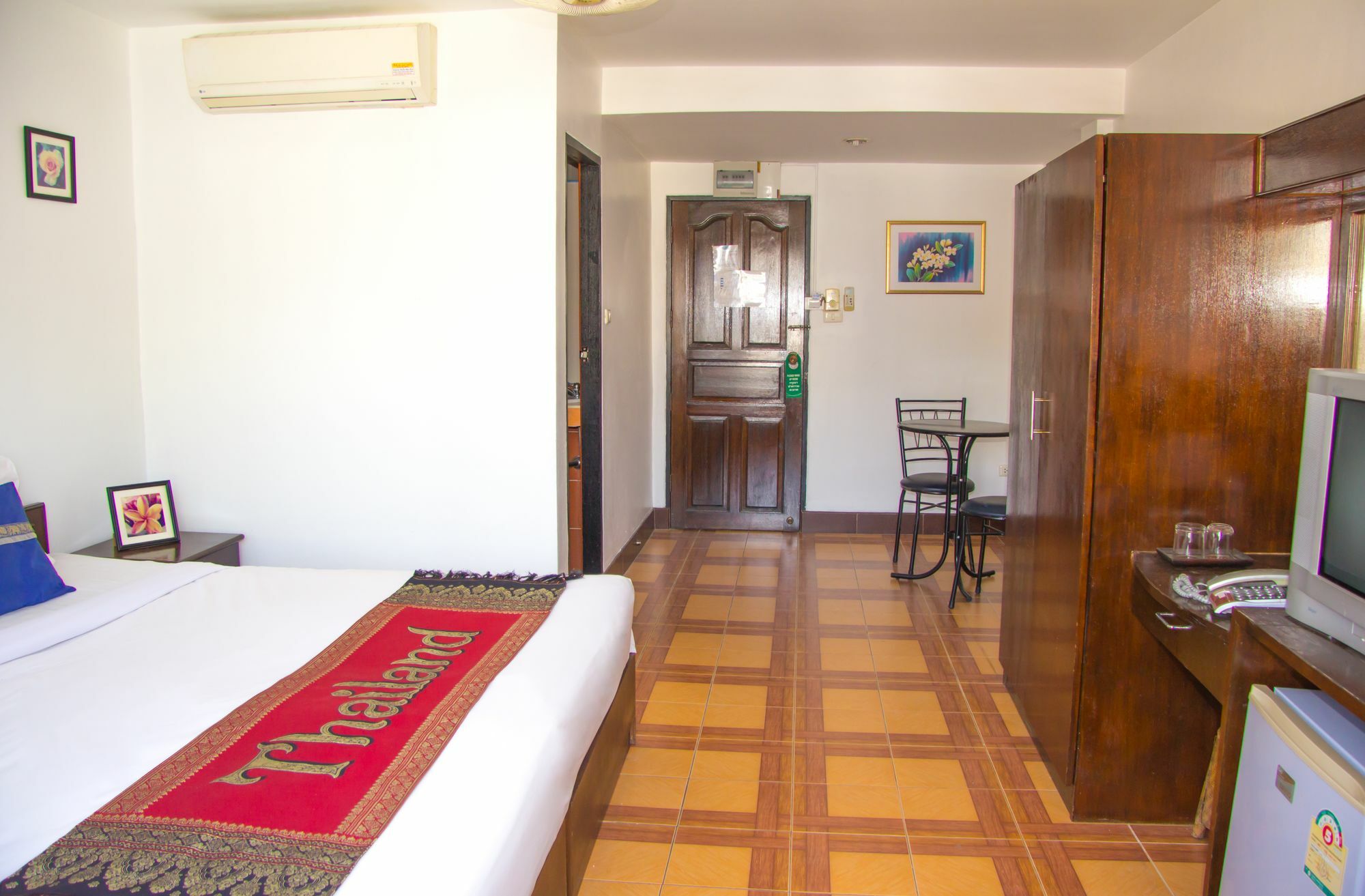 Hotel Sanuk Sabai